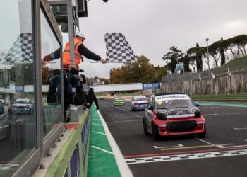 Francesco Savoia e CityCar Bari sono i campioni smart e-cup 2021