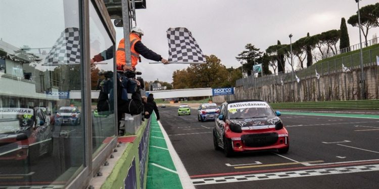 Francesco Savoia e CityCar Bari sono i campioni smart e-cup 2021