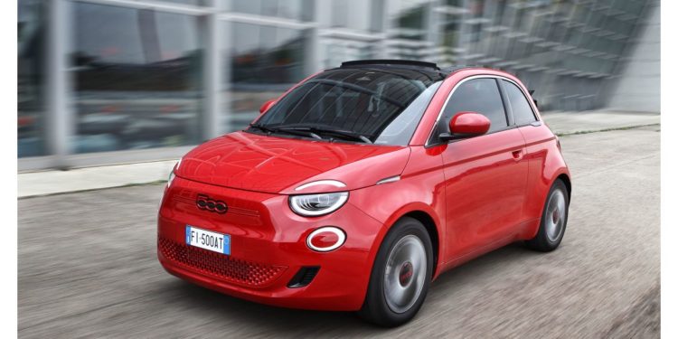 Nuova 500 si conferma auto elettrica più venduta nel 2022