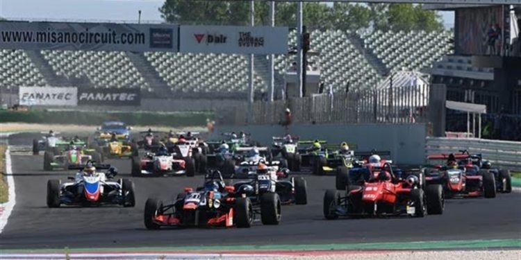 Topjet F2000 Italian Trophy al via