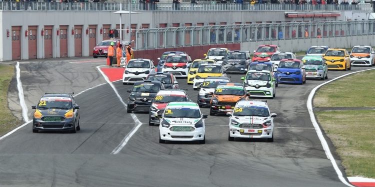 Belle gare e spettacolo a Varano nel Formula X Racing Weekend