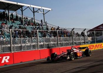 Gp Miami 2022, prima fila Ferrari: Leclerc pole davanti a Sainz