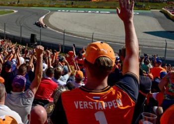 F1, Gp Olanda: Verstappen in pole davanti a Leclerc e Sainz