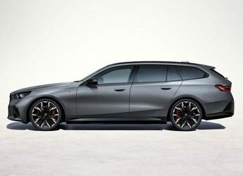 Nuova BMW i5 M60 Touring: anteprima nazionale a Milano