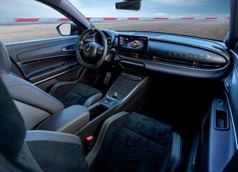 Nuova Abarth 600e Scorpionissima: svelati gli interni