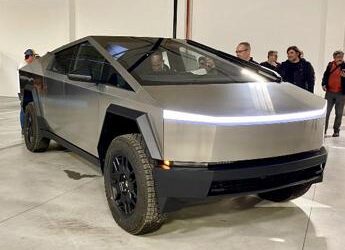 La Cyber Odyssey in Italia di Tesla