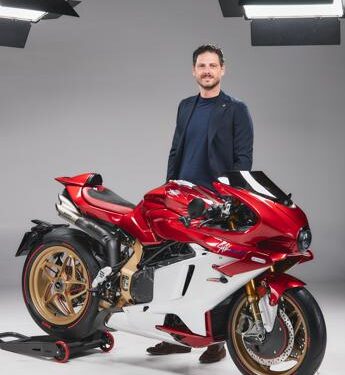 Presentata la nuova MV Agusta Superveloce 1000 Serie Oro