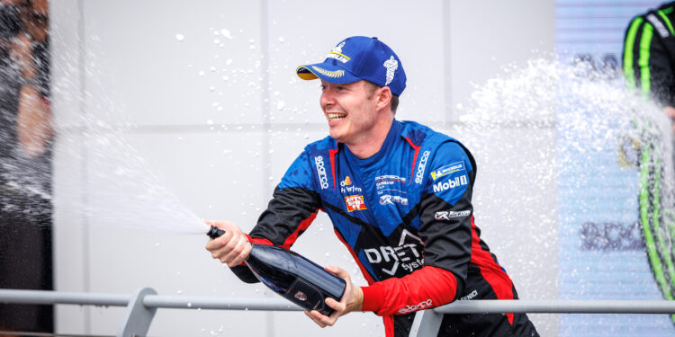 Fenici è strepitoso in casa a Vallelunga nella Carrera Cup Italia