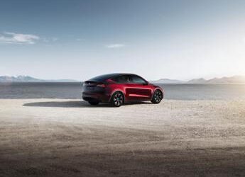 Tesla Model Y ora anche a 7 posti