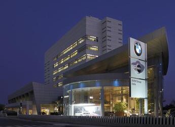 BMW Italia, la storica sede torna al progetto originario