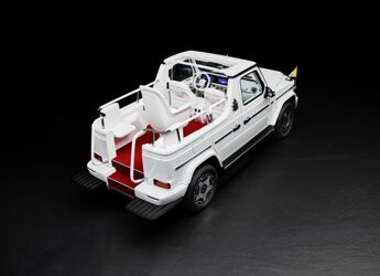 Mercedes, consegnata a Francesco la prima Papamobile elettrica