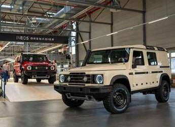 Il primo Ineos Grenadier Red Devil esce dallo stabilimento di Hambach