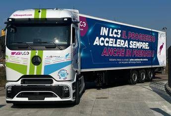 Mercedes eActros 600, il primo trattore completamente elettrico