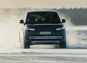 I prototipi elettrici Range Rover superano brillantemente i test invernali