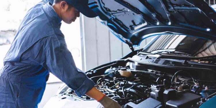 Controlli auto fai-da-te: cosa guardare prima di mettersi in viaggio