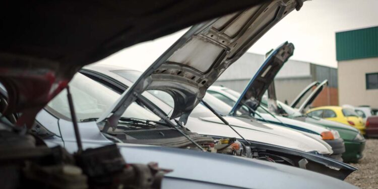 Quanto costa demolire una macchina: dalla radiazione PRA ai servizi dei demolitori professionali