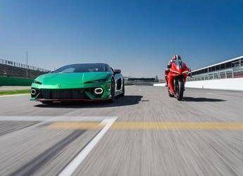 Lamborghini Temerario e Ducati Panigale V4: una drag race sull’asfalto di Imola