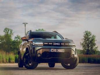 Dacia Duster 2025: un SUV per ogni esigenza, tra città e avventura