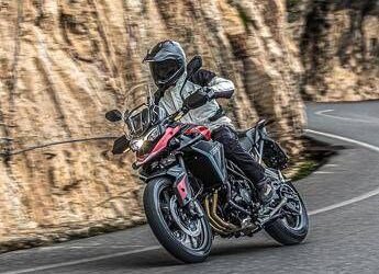 Triumph Italia FY25: immatricolazioni da primato e rete vendita in crescita