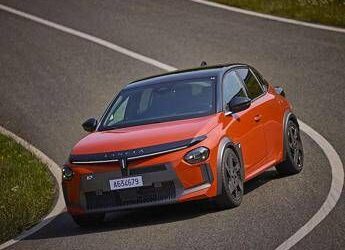 Lancia Ypsilon HF elettrica: potenza e sportività in 280 CV a zero emissioni