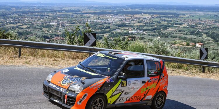 LUCA DEL TESTA RITROVA LA SEICENTO KIT AL “SANTO STEFANO BELBO” IN PIEMONTE