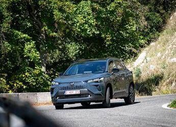 Nuova Toyota Corolla Cross: design evoluto e versione GR SPORT