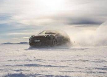 Porsche Cayenne Electric: tra sviluppo virtuale e collaudi reali