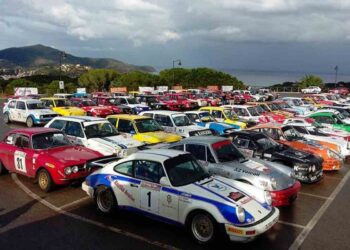 IL XXXVII RALLYE ELBA STORICO – TROFEO LOCMAN ITALY HA FATTO IL PIENO:  153 ISCRITTI IN TOTALE, 10 NAZIONALITA’ STRANIERE AL VIA