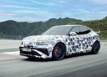 Genesis GV60 Magma completa i test globali: debutto vicino per il primo SUV elettrico ad alte prestazioni