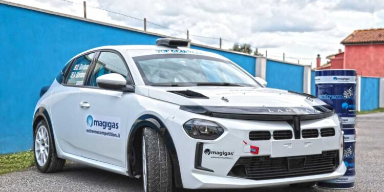 DEBUTTA A SCANDICCI LA LANCIA YPSILON HAF RALLY 4 DI TOP GEAR TEAM