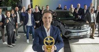 Opel Mokka GSE conquista il Volante d’Oro 2025
