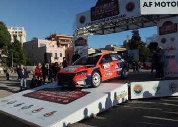 Marino Gessa e Salvatore Pusceddu (Skoda Fabia Rs) al comando del 1° Rally Città di Cagliari davanti al pubblico delle grandi occasioni