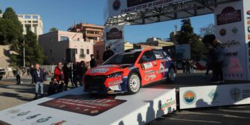 Marino Gessa e Salvatore Pusceddu (Skoda Fabia Rs) al comando del 1° Rally Città di Cagliari davanti al pubblico delle grandi occasioni