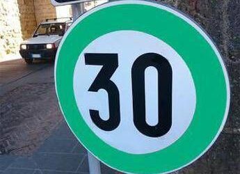 Cartelli stradali con bordo verde: quando arriva in Italia la nuova segnaletica?