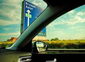 Viaggiare in sicurezza durante le feste: i controlli fondamentali da fare all’auto