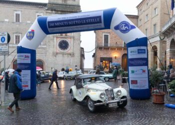 SI AVVICINA LA “240 MINUTI SOTTO LE STELLE” PER AUTO D’EPOCA