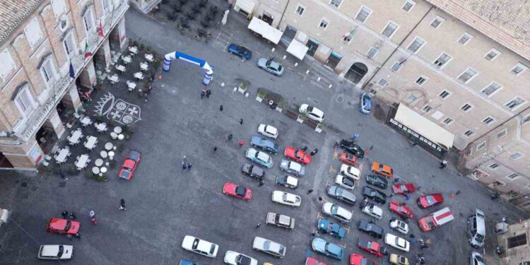 “240 MINUTI SOTTO LE STELLE” DEL CAEM/SCARFIOTTI PER 50 AUTO D’EPOCA, OTTIMO INIZIO PER L’ANNO DEL CINQUANTENARIO