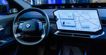 BMW iX3, debutta la nuova generazione digitale della Neue Klasse
