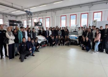 ­ Toyota Gazoo Racing Italy apre le porte alle scuole:  visita degli studenti dell’Istituto Superiore di Istruzione “Garfagnana”