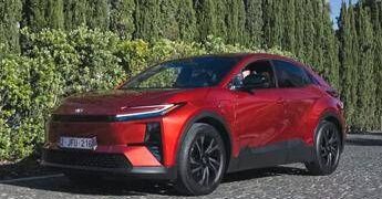 Toyota rilancia sull’elettrico con il C−HR+, suv ‘emozionante’ con 600 km di autonomia