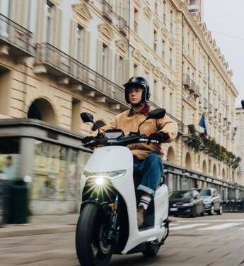 Zero Motorcycles presenta il nuovo scooter elettrico LS1