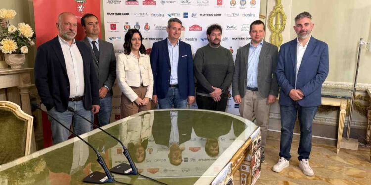 Presentato davanti alle autorità il Rally della Val d’Orcia: 93, le vetture alla partenza del doppio appuntamento tricolore