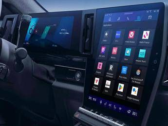 Renault Espace e Rafale 2026: più tecnologia e comfort