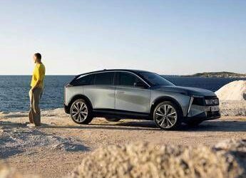 DS N°7: il SUV premium francese apre gli ordini