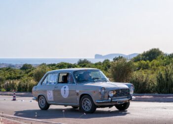 Paradisi e Corneliani su Autobianchi Primula del ‘69 del Classic Team vincono la XXI  Baia delle Ninfe