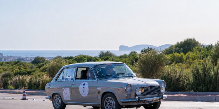 Paradisi e Corneliani su Autobianchi Primula del ‘69 del Classic Team vincono la XXI  Baia delle Ninfe