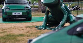 Renault, per la nuova Twingo elettrica una ‘House of Frog’ per accendere l’estate romana