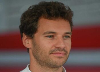 Addio a Cédric Sbirrazzuoli: il pilota Ferrari si spegne a 39 anni dopo una lunga malattia