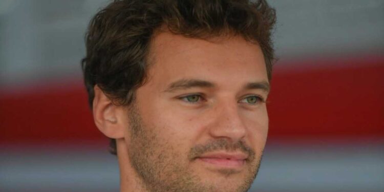 Addio a Cédric Sbirrazzuoli: il pilota Ferrari si spegne a 39 anni dopo una lunga malattia
