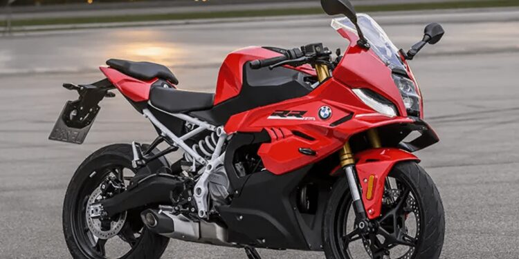 BMW F 450 RR: la nuova supersportiva per patente A2